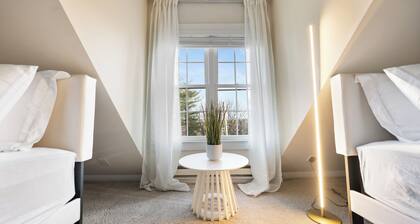 Ultra-Modern Luxe Sleek & Stunning Stay