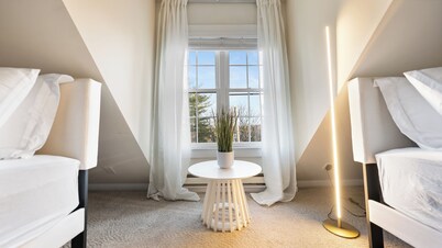 Ultra-Modern Luxe Sleek & Stunning Stay