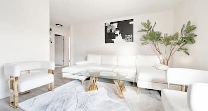 Ultra-Modern Luxe Sleek & Stunning Stay