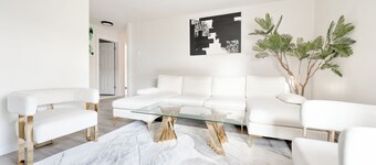 Ultra-Modern Luxe Sleek & Stunning Stay