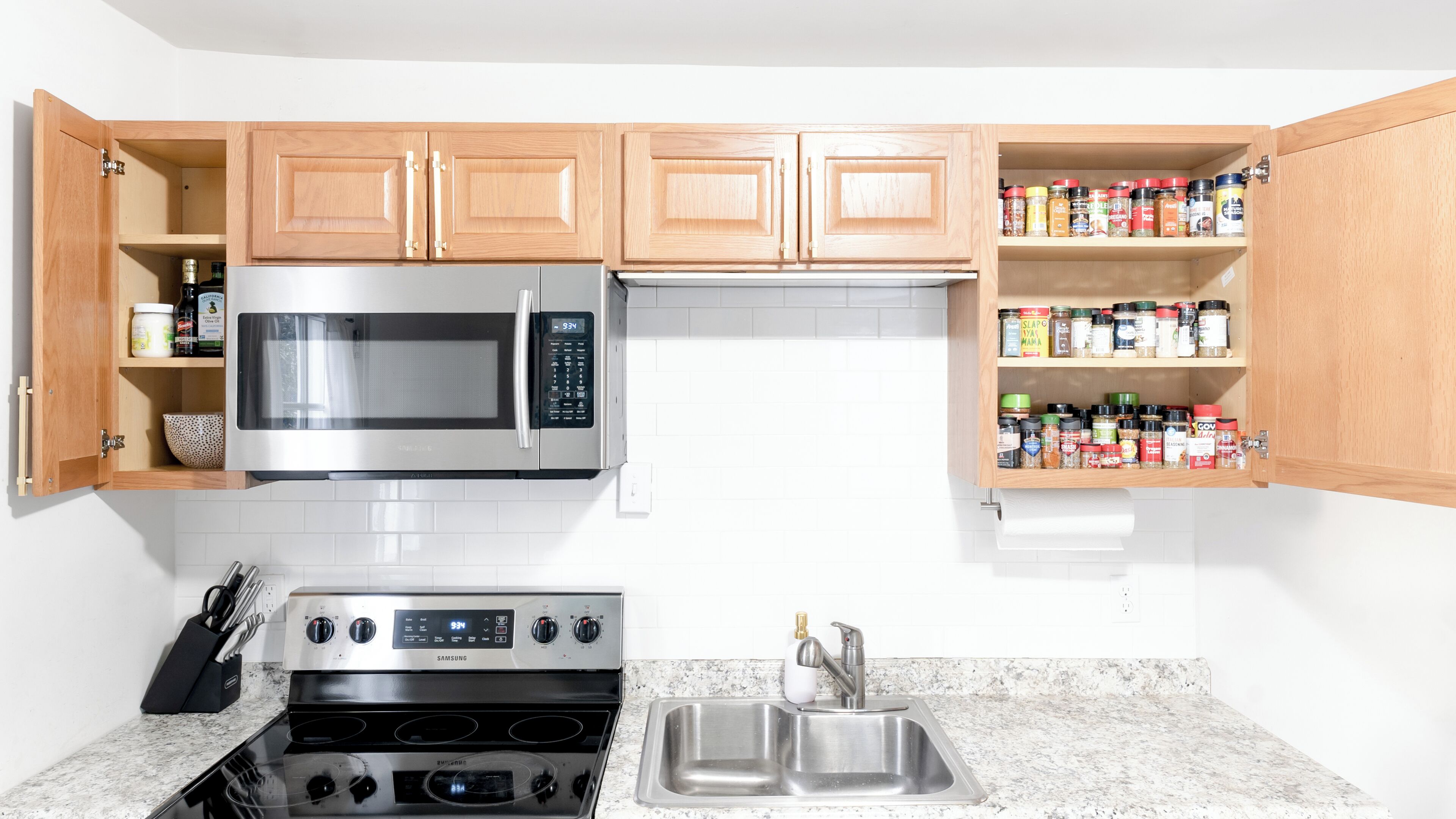 ثلاجة، ميكروويف، موقد طهي مسطح، ماكينة لصنع القهوة/الشاي