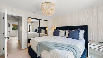 3 bedrooms, iron/ironing board, WiFi, bed sheets