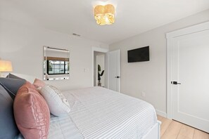 3 bedrooms, iron/ironing board, WiFi, bed sheets - New Modern Luxury, 3/2 Fam Friendly, BBQ, Central! (Encinitas)