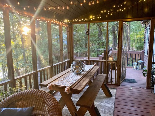 Charming 2-bedroom lake cottage with kayaks