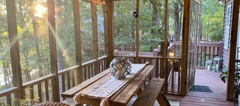 Charming 2-bedroom lake cottage with kayaks