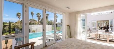 4 bedrooms, iron/ironing board, bed sheets