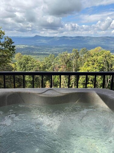 Mountain Summit Views Hot Tub-Fire Pit-BBQ, Pets
