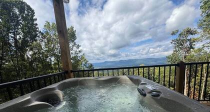 Mountain Summit Views Hot Tub-Fire Pit-BBQ, Pets