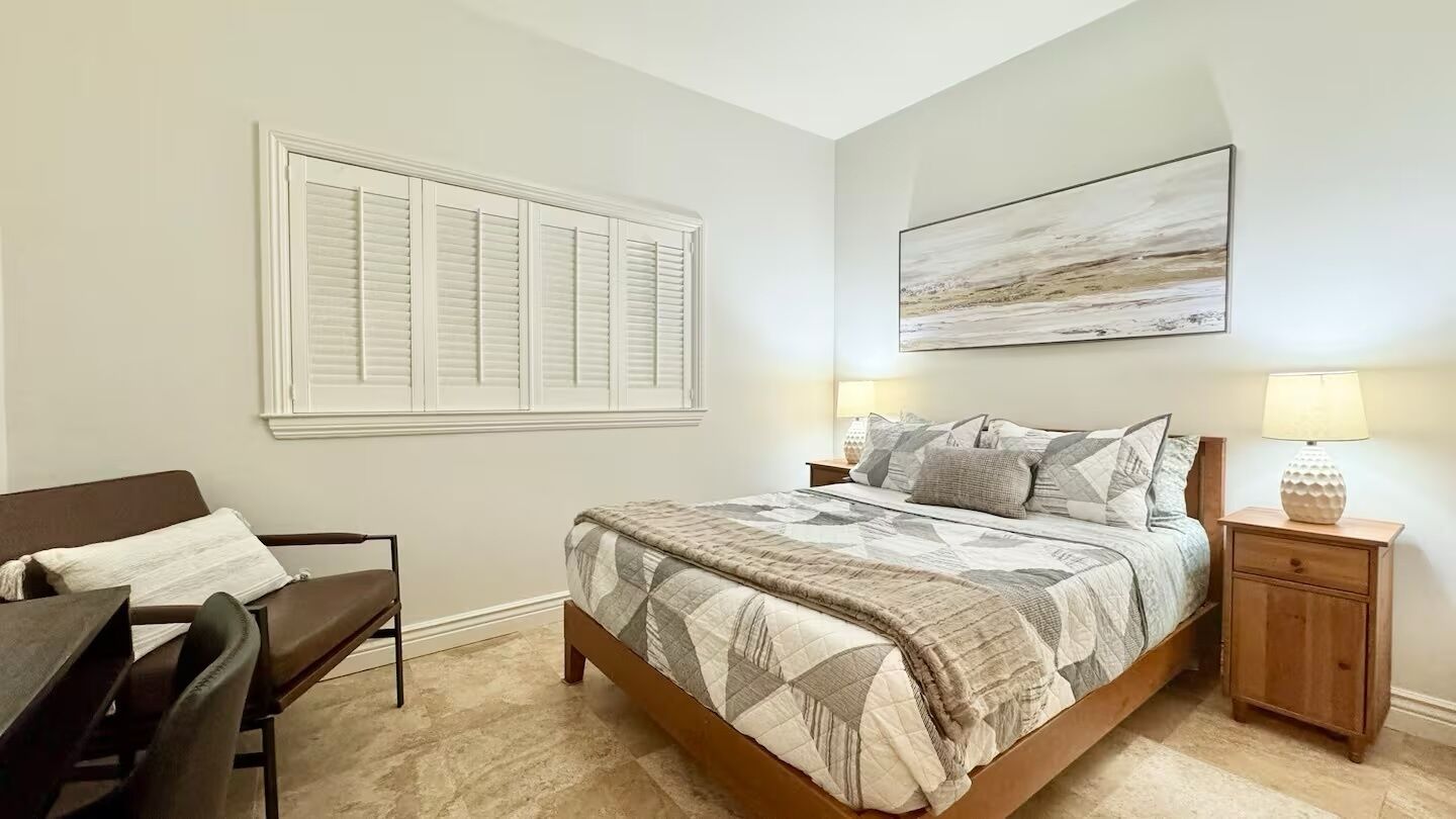 2 Schlafzimmer, Schreibtisch, Bügeleisen/Bügelbrett, Reisekinderbett