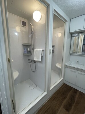 淋浴設備、風筒、提供毛巾、番梘