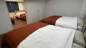 2 bedrooms, internet, bed sheets