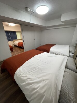 2 bedrooms, internet, bed sheets