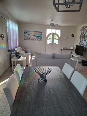 تلفزيون ذكي، مشغل دي في دي، مكتبة فيديو