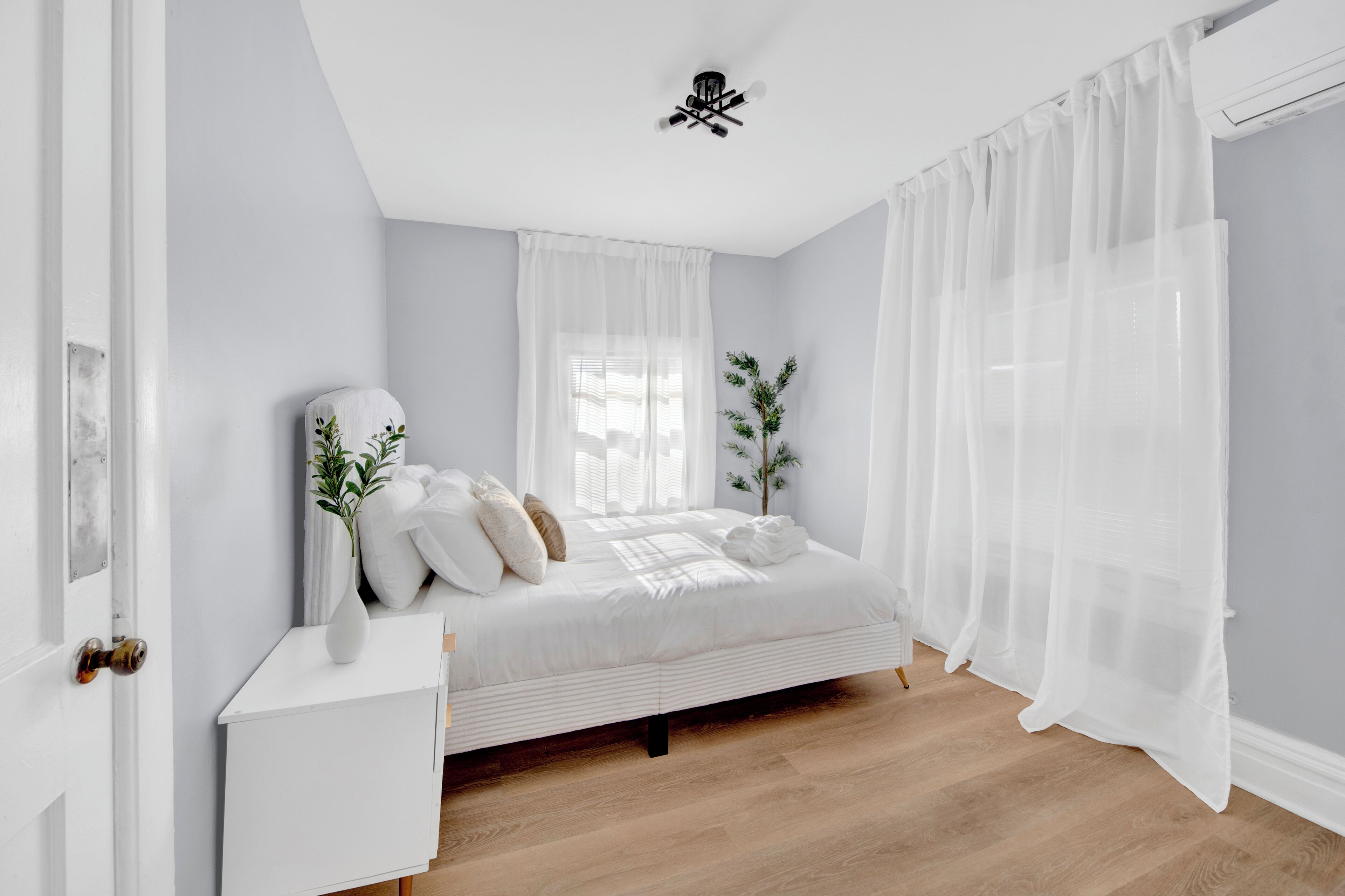 3 dormitorios, tabla de planchar con plancha, wifi gratis y ropa de cama