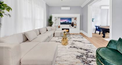 Luxe 3BR Escape / Game Room / Backyard Pergola / Fireplace / Free Parking