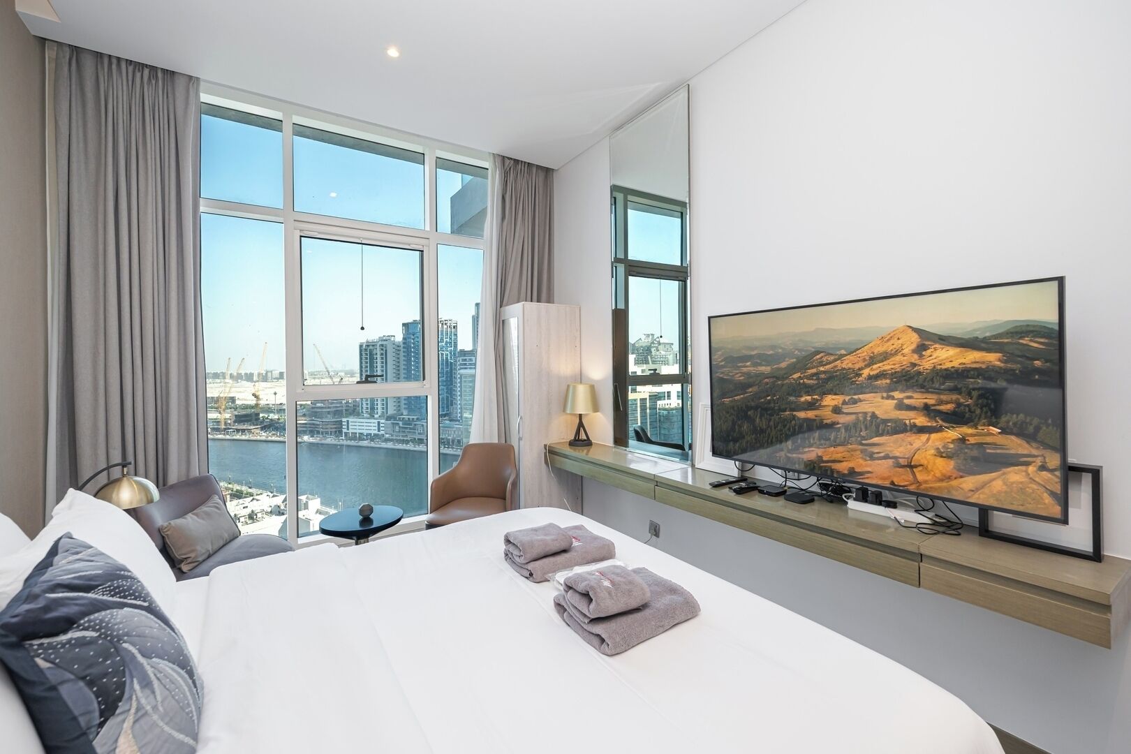 Iron/ironing board, free WiFi, bed sheets