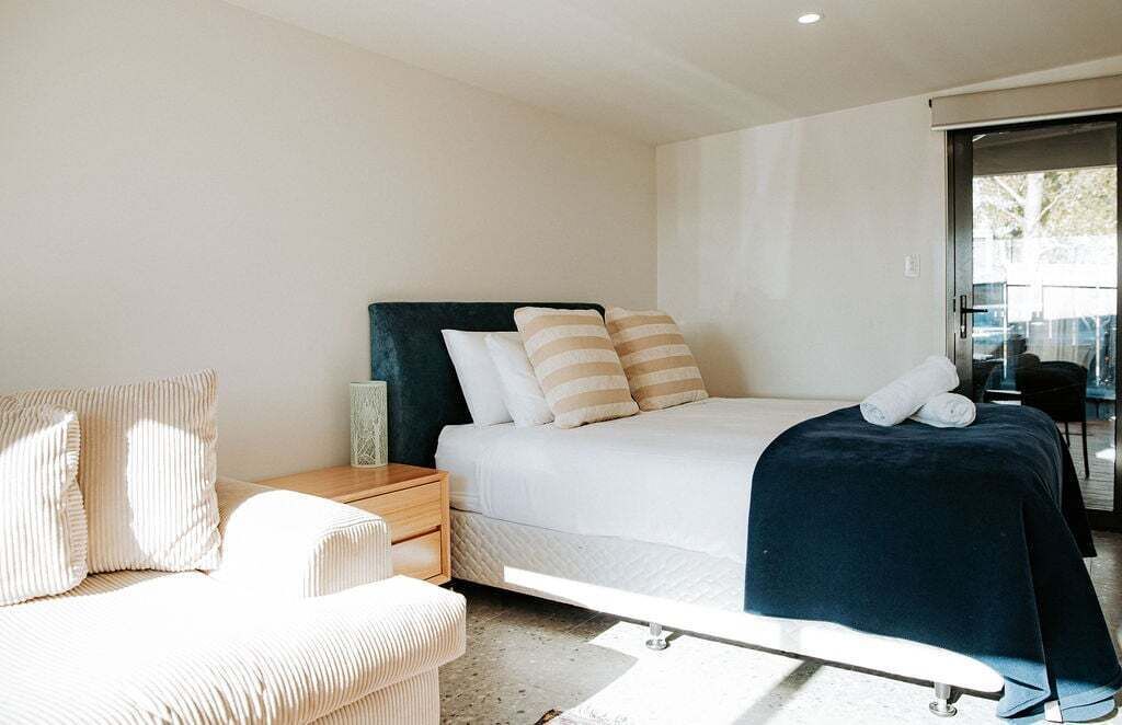 3 habitaciones, tabla de planchar con plancha, wifi y ropa de cama 