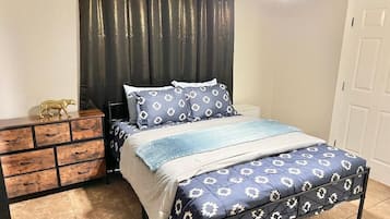 4 bedrooms, iron/ironing board, Internet, bed sheets