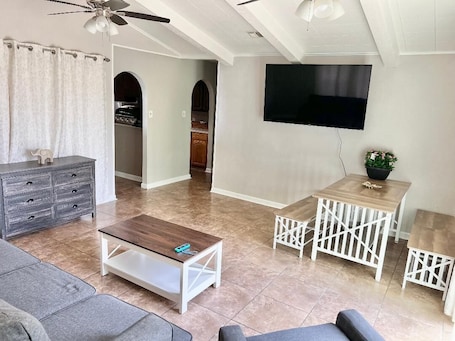 TV. 4-bedroom FAMILY FRIENDLY REMODELDED HOME Corpus Christi with new c/ha, fenced.