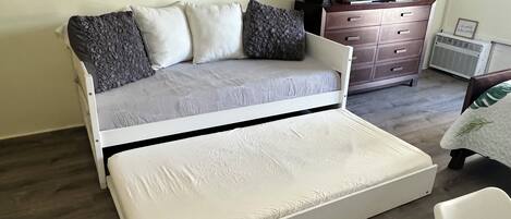 1 dormitorio, tabla de planchar con plancha, cuna de viaje y wifi gratis