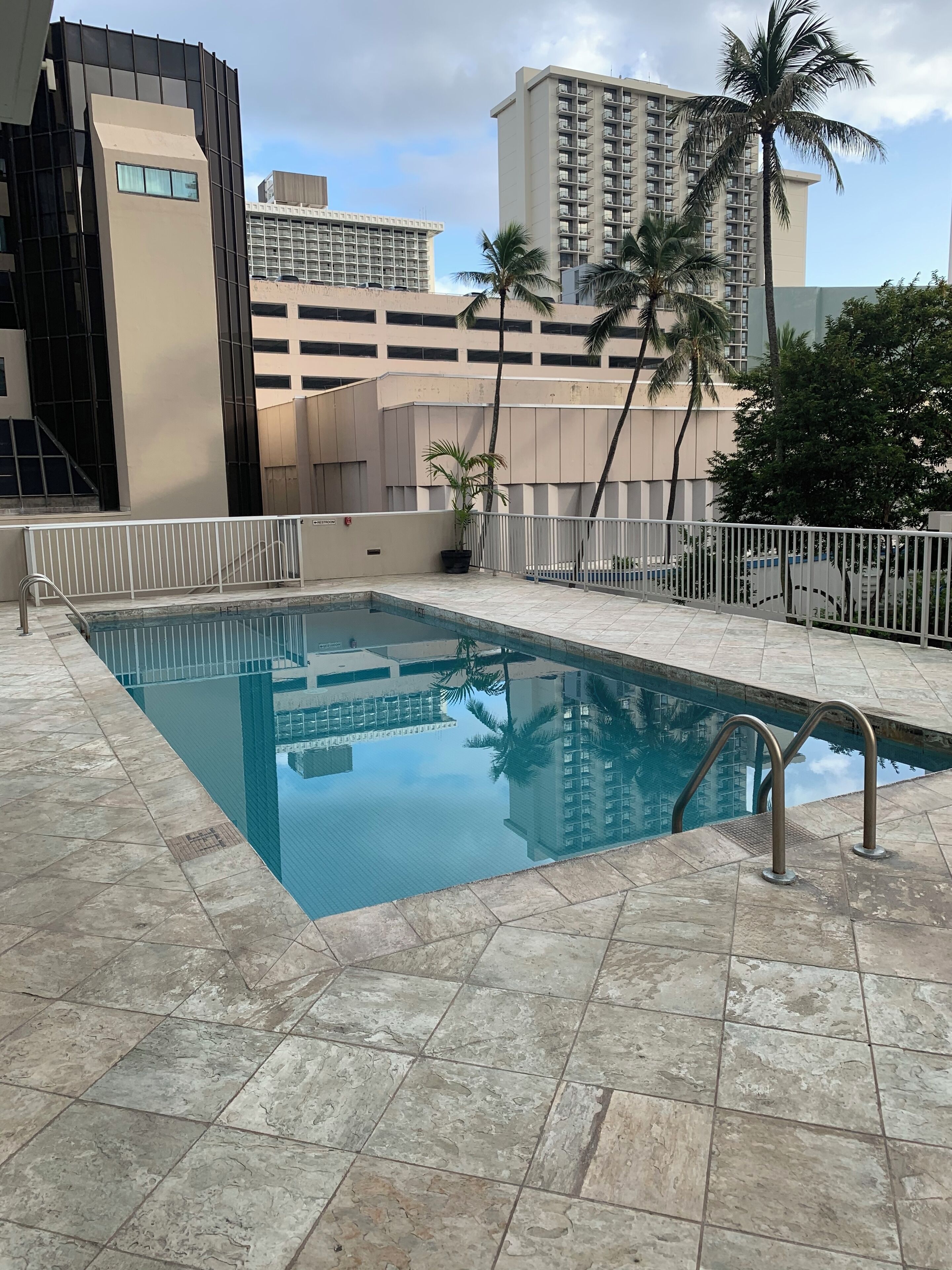 حمّام سباحة خارجي