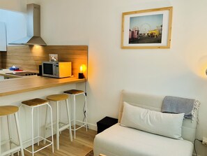 Living area - Cosy family apartment (Clichy)