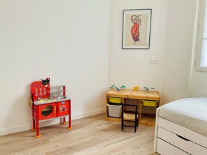 2 bedrooms, iron/ironing board, travel crib, WiFi - Cosy family apartment (Clichy)