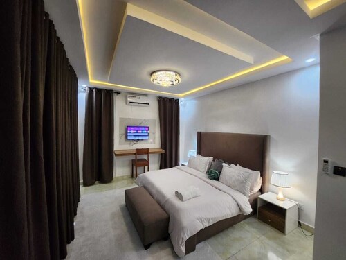 Charming 2- Bedroom Duplex