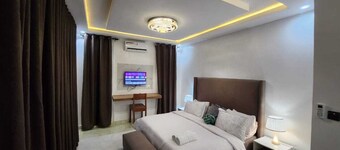 Charming 2- Bedroom Duplex