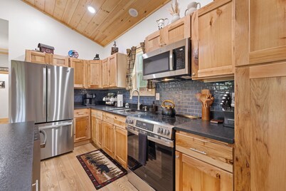 Cozy Murphy Cabin • Near Lake Hiwassee & Wineries