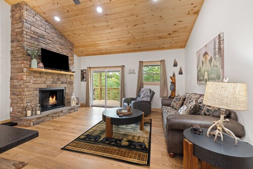 Cozy Murphy Cabin • Near Lake Hiwassee & Wineries