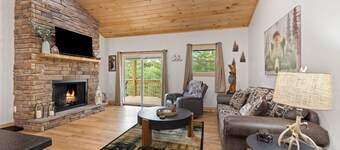 Cozy Murphy Cabin • Near Lake Hiwassee & Wineries