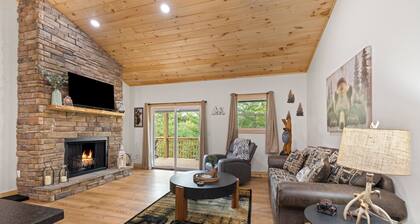Cozy Murphy Cabin • Near Lake Hiwassee & Wineries