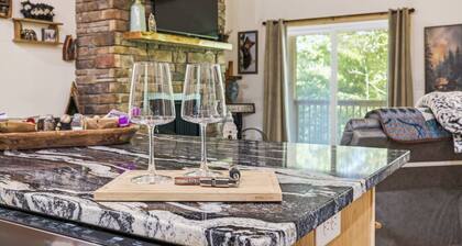 Cozy Murphy Cabin • Near Lake Hiwassee & Wineries