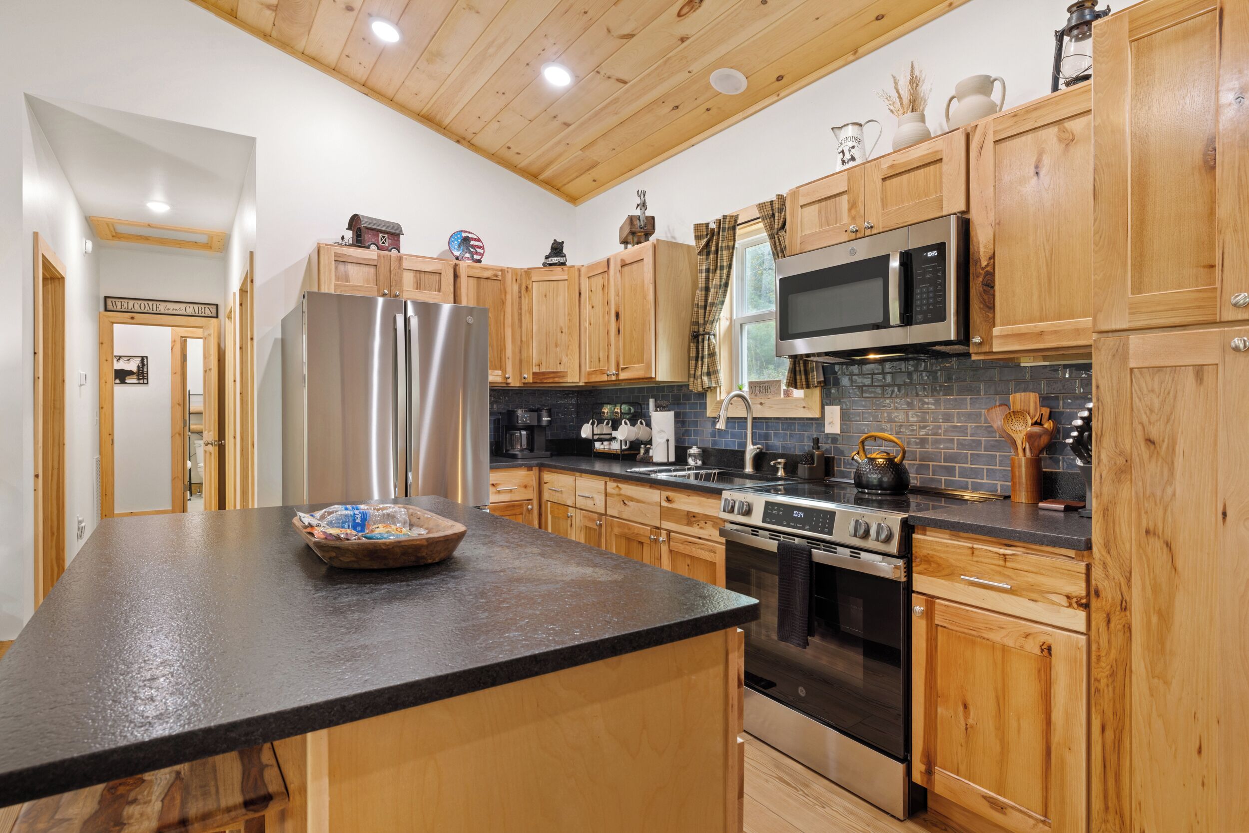 ثلاجة، ميكروويف، فرن، موقد طهي مسطح