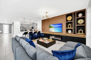 TV - Luxury 9bd/LakeFront/FreeWaterPark 5mi Disney (Kissimmee)