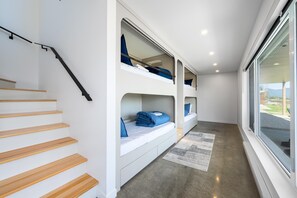 4 bedrooms, WiFi