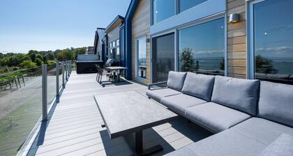 Mer et Mont 1223: Spa & River Views Near Le Massif