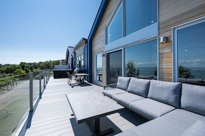 Mer et Mont 1223: Spa & River Views Near Le Massif