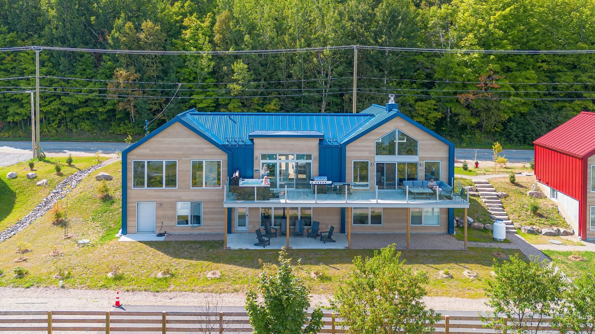 المنشأة من الخارج