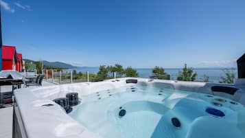 مغطس سبا خارجي