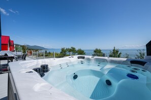 Bañera de hidromasaje al aire libre