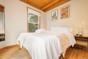 4 bedrooms, WiFi, bed sheets