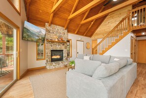 Smart TV, table football - Lakeview Chalet in Deep Creek Lake + Hot Tub (Oakland)