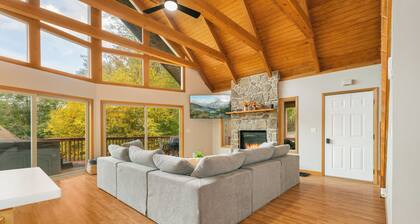 Lakeview Chalet in Deep Creek Lake + Hot Tub
