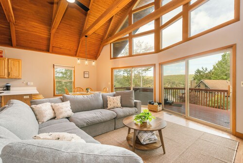 Lakeview Chalet in Deep Creek Lake + Hot Tub