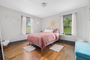 2 bedrooms, desk, iron/ironing board, free WiFi