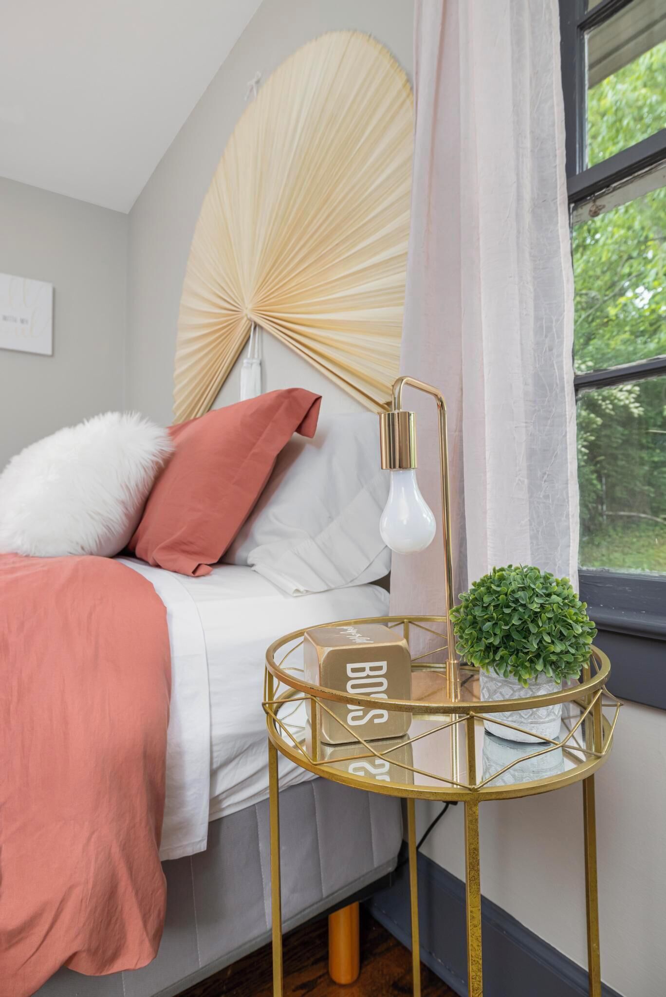 2 habitaciones, escritorio, tabla de planchar con plancha y wifi gratis 