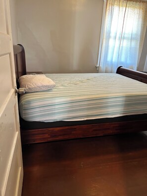 5 bedrooms, WiFi, bed sheets