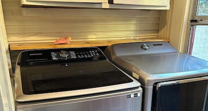 Spacious 5-bedroom house quiet peaceful safe Crockett withAC